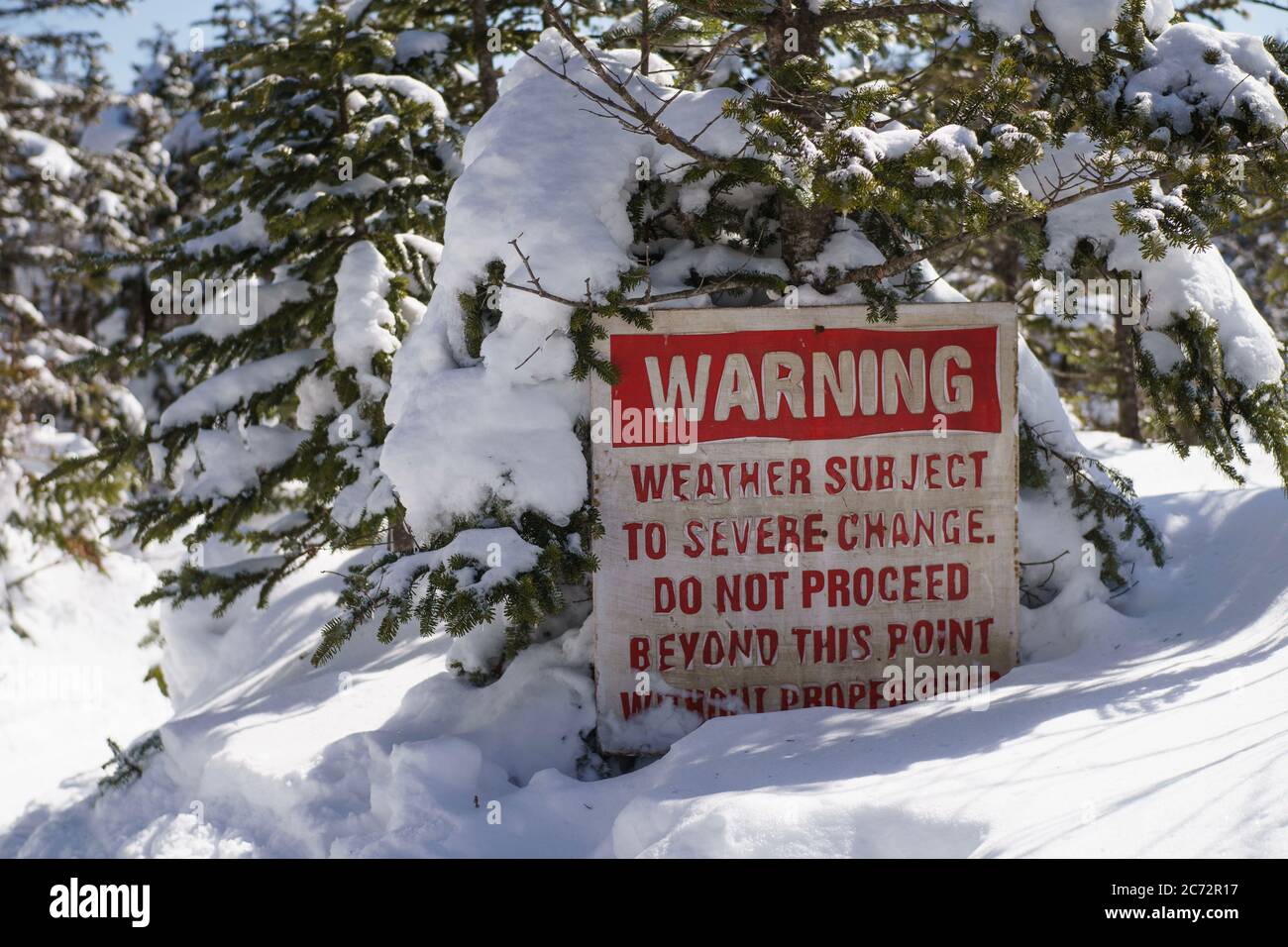 Warnung Wetter unterliegt schweren Veränderungen, Schild, Mount Marcy, Adirondack Mountains, High Peaks, Winter, New York Stockfoto