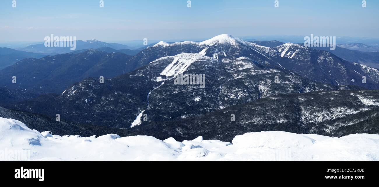 Algonquin Peak vom Mount Marcy Summit, Van Hoevenberg Trail, Adirondack Mountains, Eastern High Peaks, Schnee, Winter, Adirondack Park, ADK, New York Stockfoto