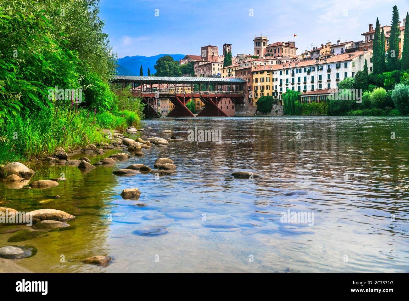 Schöne mittelalterliche Städte von Italien -malerischen Bassano del Grappa mit berühmter Brücke, Provinz Vicenza, Region Venetien Stockfoto