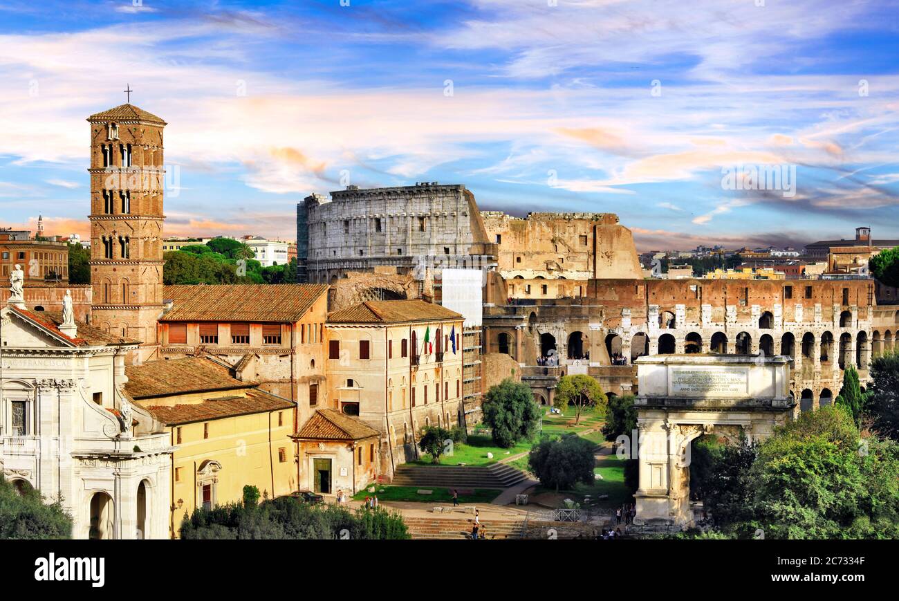 Forum Romanum und Kolosseum. Wahrzeichen Italiens Stockfoto