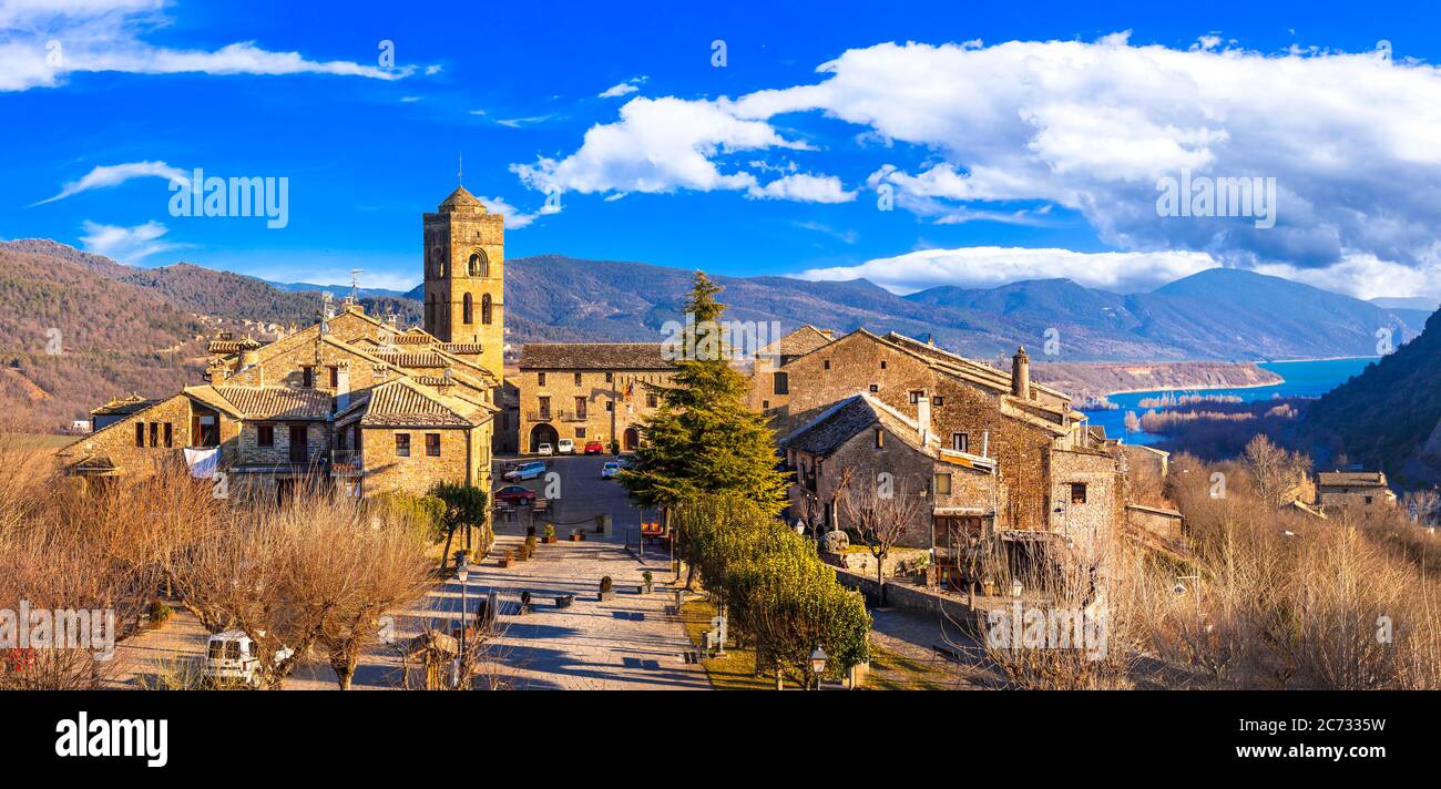 Typische schöne Dörfer Spaniens - Ainsa Sobrarbe, Provinz Huesca, Pyrenei Berge Stockfoto