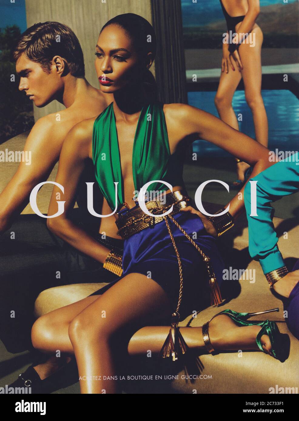 Plakat Werbung GUCCI Modehaus mit Joan Smalls in Papier Magazin von 2011 Jahr, Werbung, kreative GUCCI Werbung von 2010er Stockfoto
