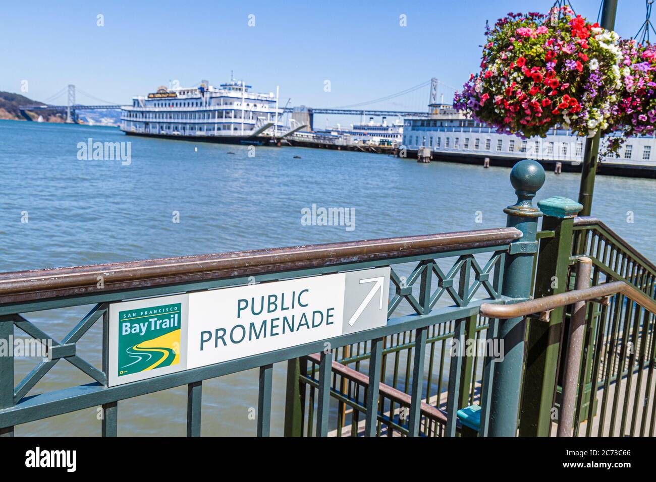 San Francisco California, The Embarcadero, San Francisco Bay, Pier 43 Bay Trail, öffentliche Promenade, Schild, Richtung, Erholungsgebiet am Wasser, Blumentopf, Stockfoto