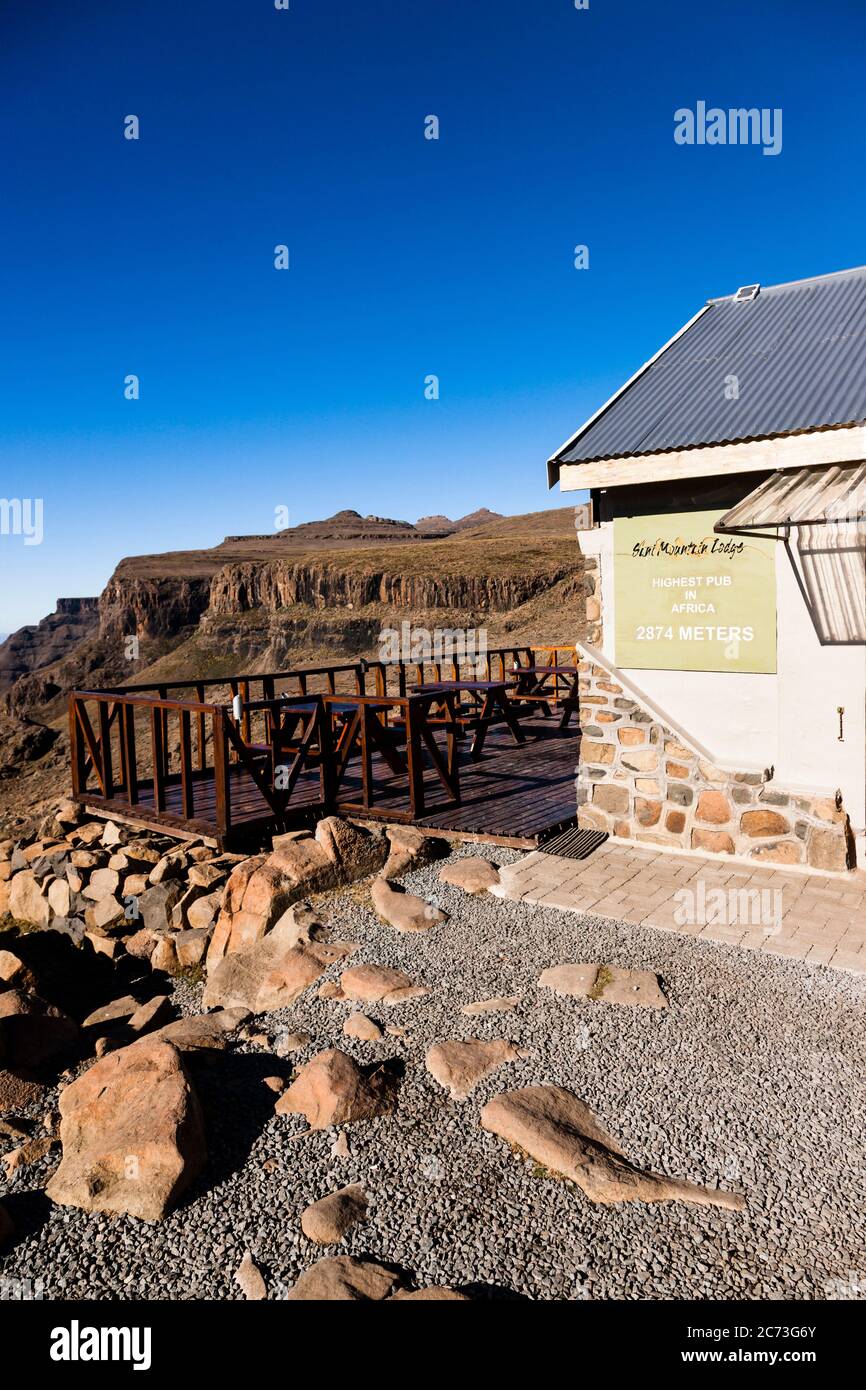 Drakensberg, Blick auf Berge und Tal von Lesotho Seite, auf Sani Top des Sani Pass, Mkhomazi Wilderness Area, Maloti drakensberg, Lesotho, Afrika Stockfoto