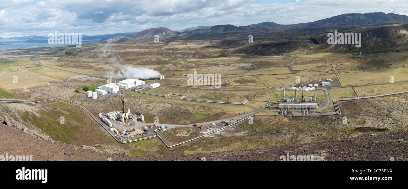 Nesjavellir Geothermie-Anlagen in Island. Geothermische Gegend mit kochenden Schlammbecken und dampfenden Fumarolen in Island Stockfoto
