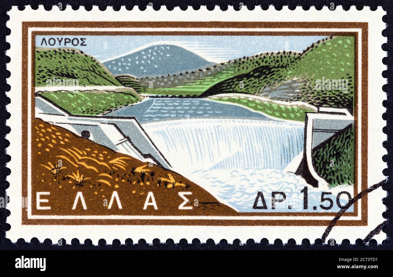 GRIECHENLAND - UM 1962: Eine in Griechenland gedruckte Briefmarke aus der Ausgabe 'National Electrification Project' zeigt den Damm des Louros-Flusses, um 1962. Stockfoto