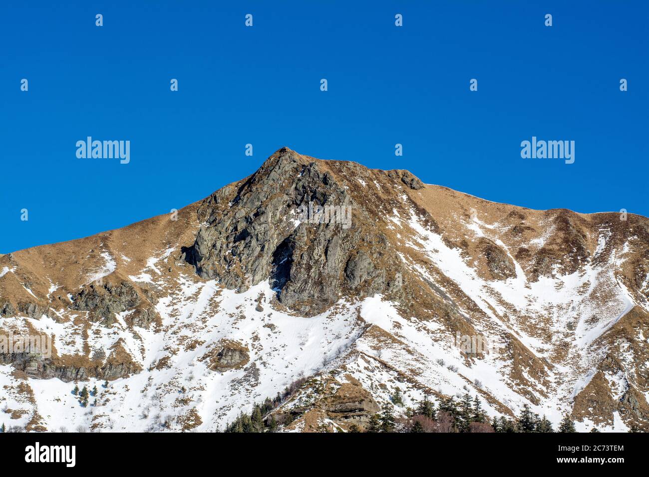 Die Monts Dore im Winter, Massiv von Sancy, regionaler Naturpark der Vulkane der Auvergne, Puy de Dome Department, Auvergne, Frankreich Stockfoto