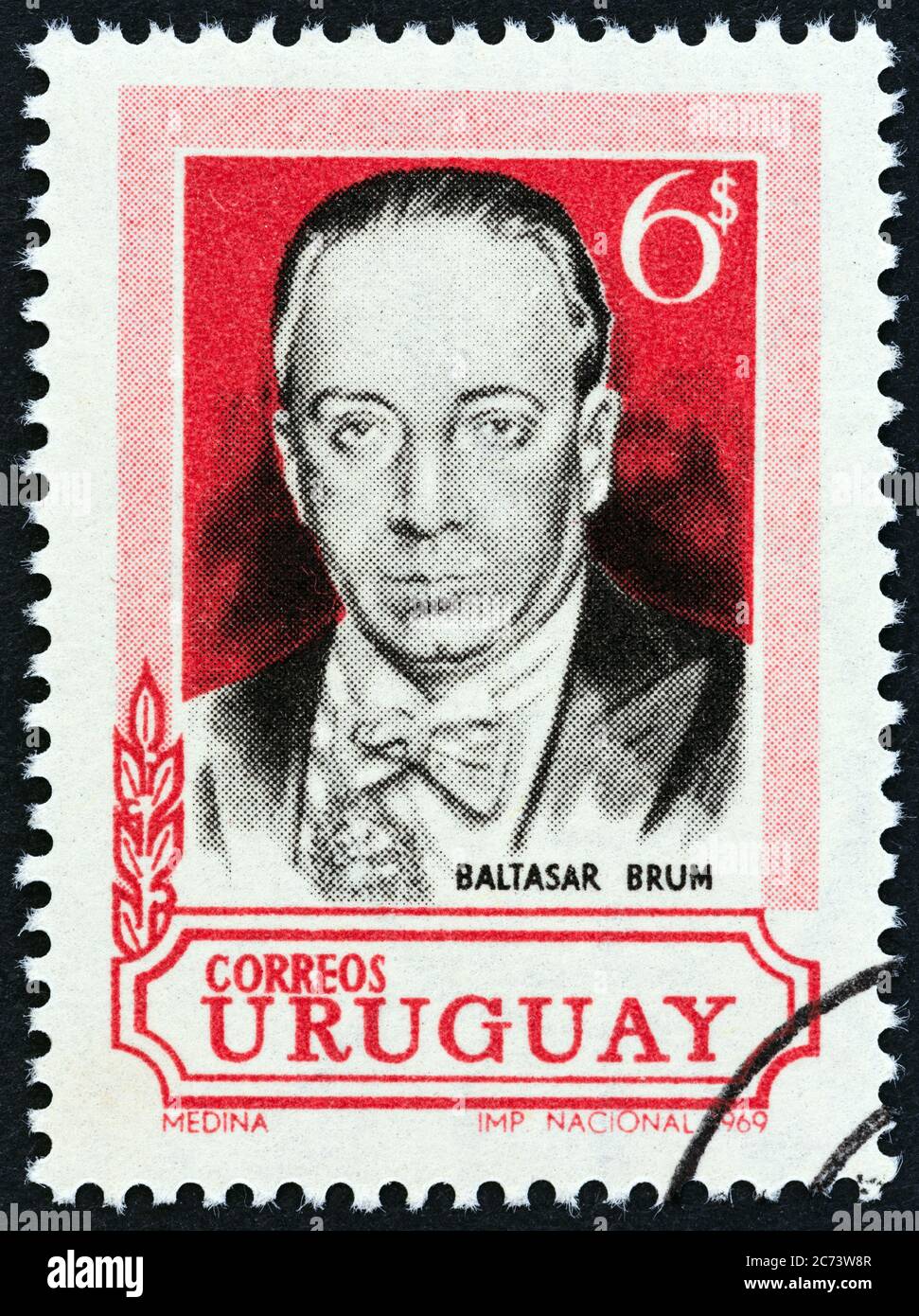 URUGUAY - UM 1969: Eine in Uruguay gedruckte Briefmarke, die zum 36. Todestag von Präsident Baltasar Brum, 1883-1933, um 1969, herausgegeben wurde. Stockfoto