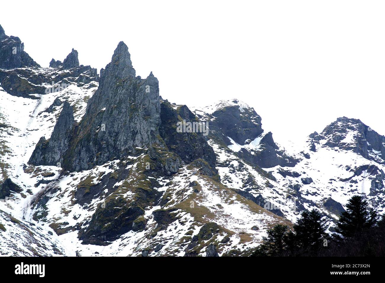 Massiv von Sancy im Winter, regionaler Naturpark der Vulkane der Auvergne, Puy de Dome, Auvergne-Rhone-Alpes, Frankreich Stockfoto