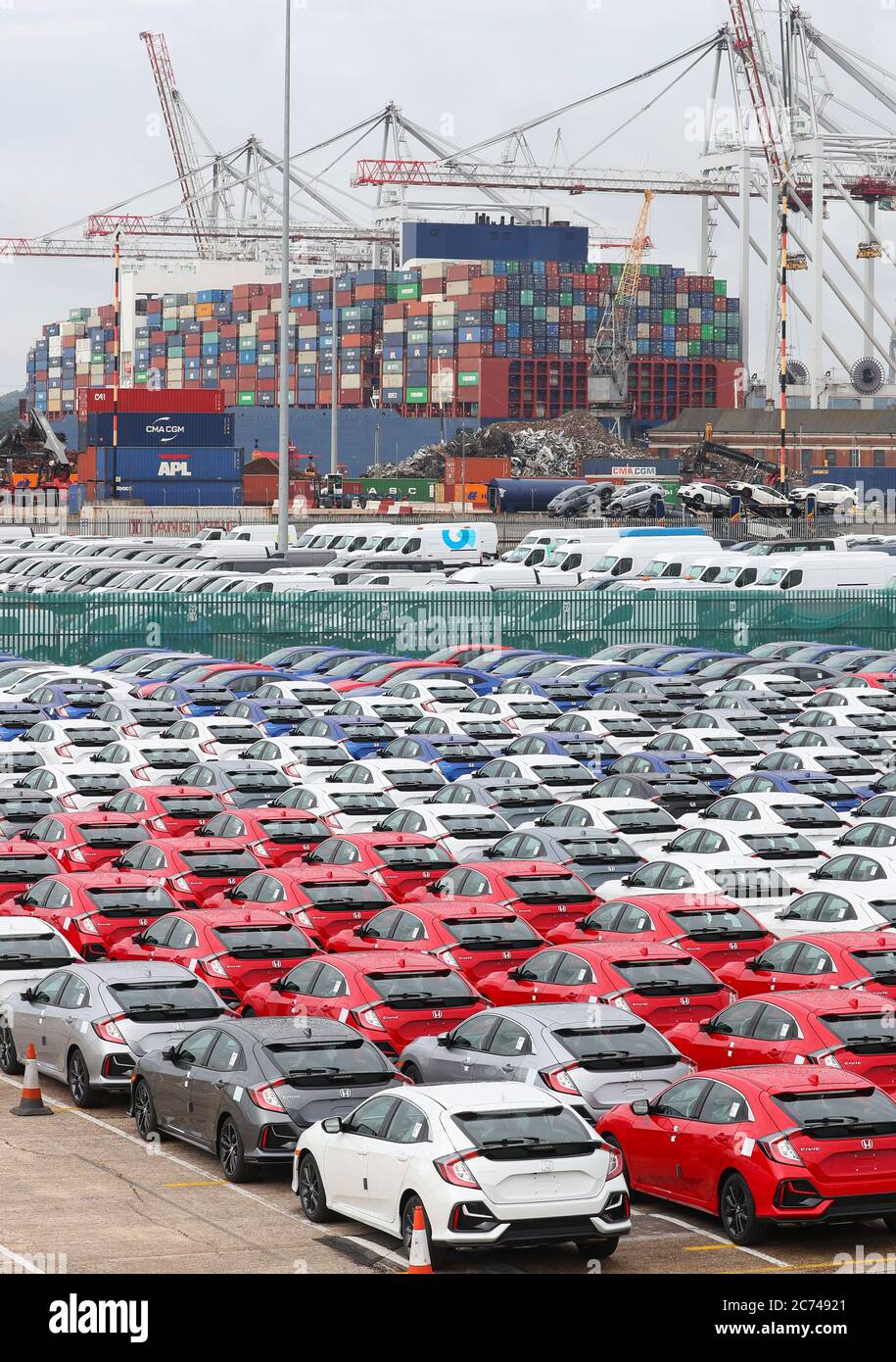 Neue Honda Civic Autos direkt aus der Produktionslinie bereit für den Export in Southampton Docks, Großbritannien Stockfoto