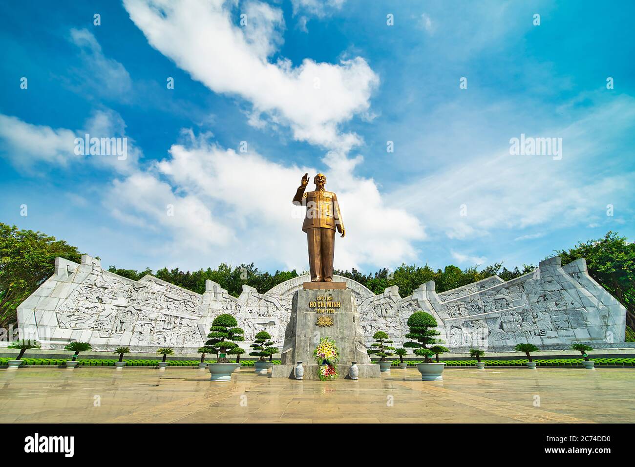 Pleiku, Vietnam - 11. Juli 2020: Dai Doan Ket Square (Quang truong Lon), befindet sich im Zentrum der Stadt Pleiku in der Provinz Gia Lai. Breites Quadrat Stockfoto