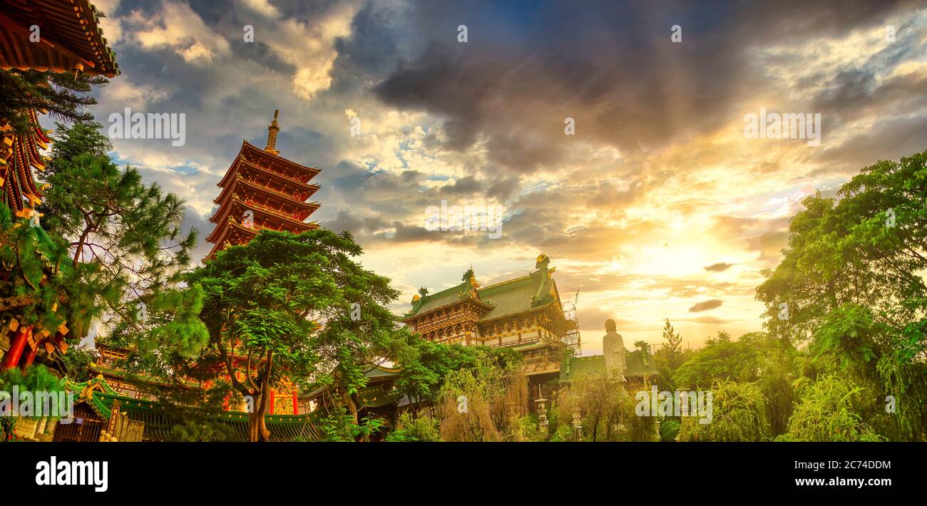Minh Thanh Pagode, eine majestätische buddhistische architektonische Struktur in Pleiku Stadt in Vietnam. Es ist die schönste Pagode mit einzigartiger Architektur Hafen Stockfoto