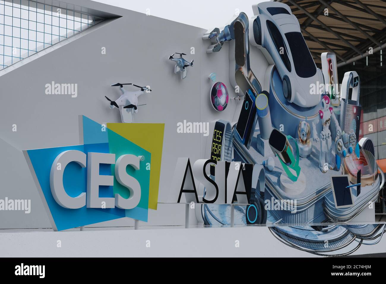 Markenlogo der CES ASIA am Messeeingang. Im Besitz und produziert von der International CES (Shanghai) Exhibition Co., Ltd. Stockfoto