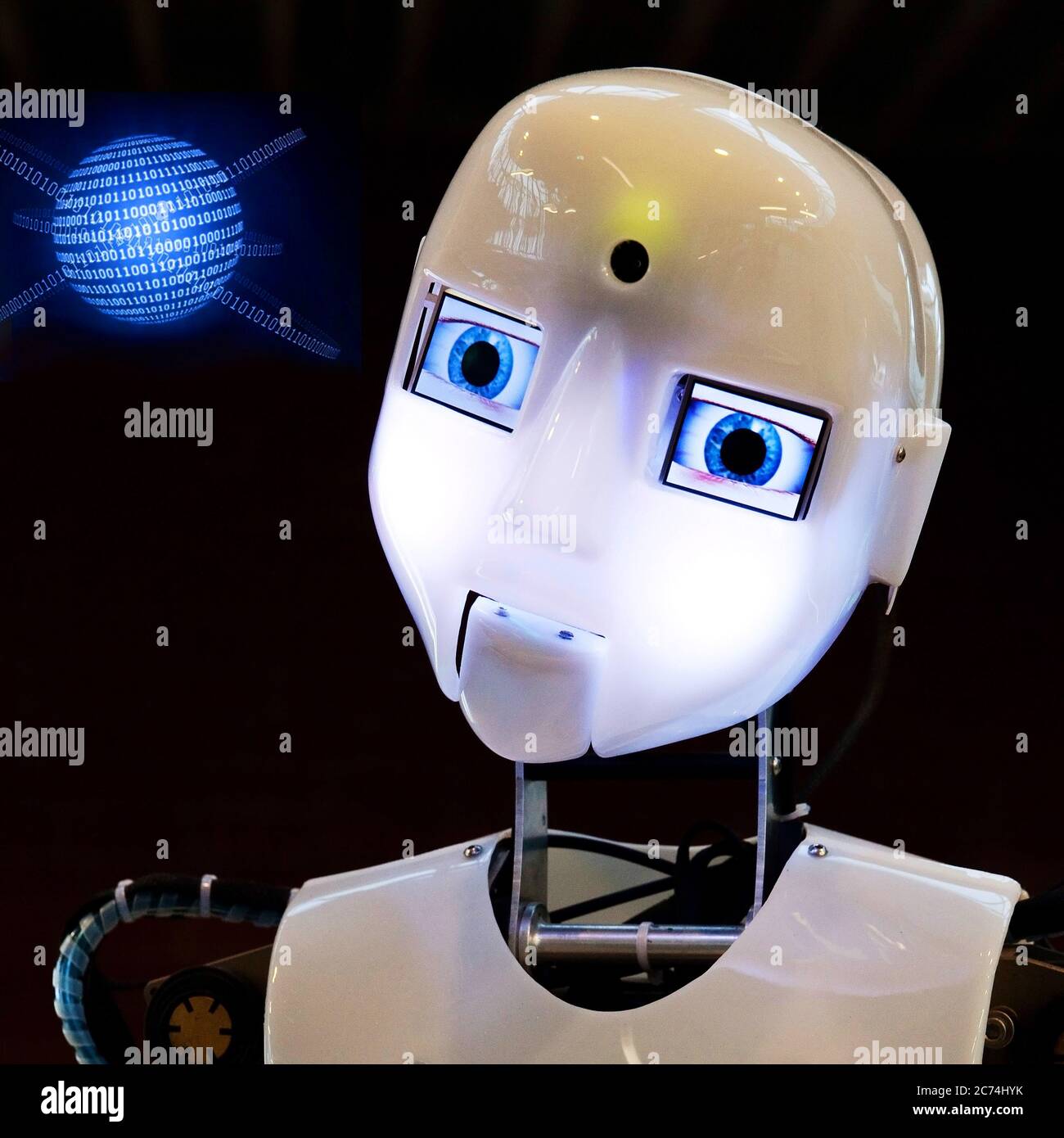 Humanoider Roboter mit digitaler Erde, Komponieren, Deutschland Stockfoto