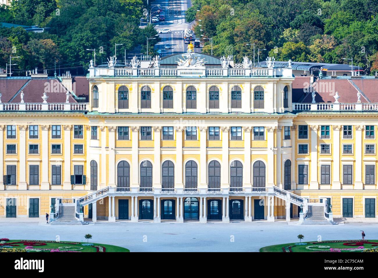 WIEN, ÖSTERREICH - 23. JULI 2019: Schloss Schönbrunn Deutsch - Schloss Schönbrunn Wien Österreich Stockfoto