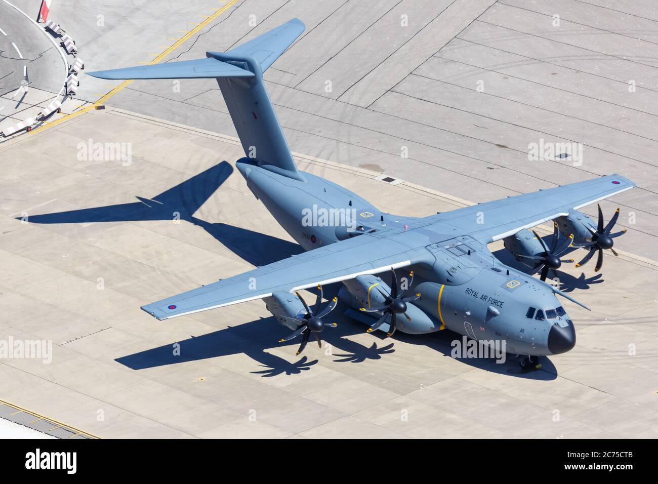 Gibraltar - 29. Juli 2018: Royal Air Force Airbus A400M Flugzeug am Flughafen Gibraltar (gib). Airbus ist ein europäischer Flugzeughersteller mit Sitz in Toulo Stockfoto