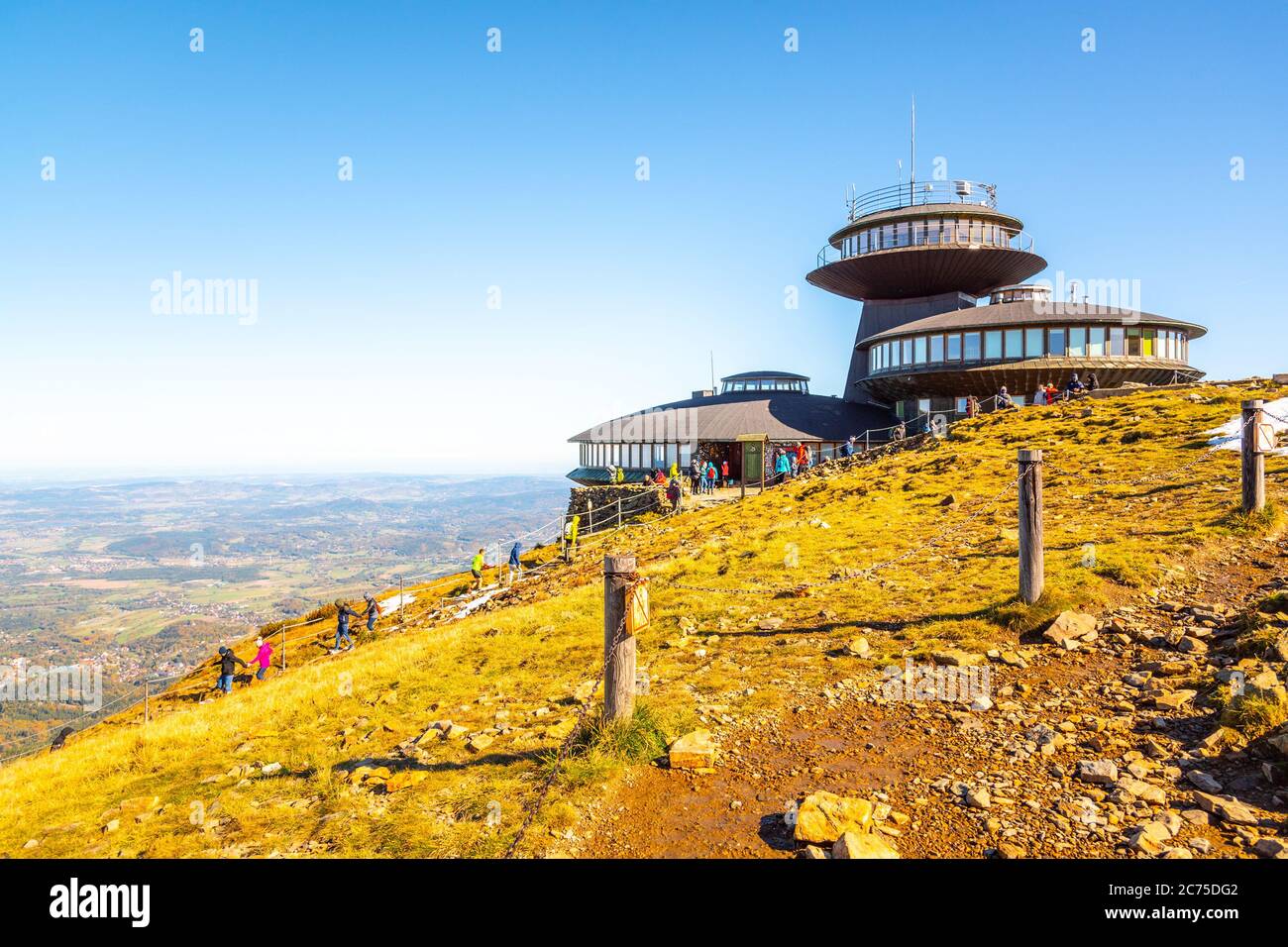 Polnische Hütte auf dem Gipfel des Snezka oder Sniezka Gebirge, Riesengebirge, Tschechien und Polen. Stockfoto