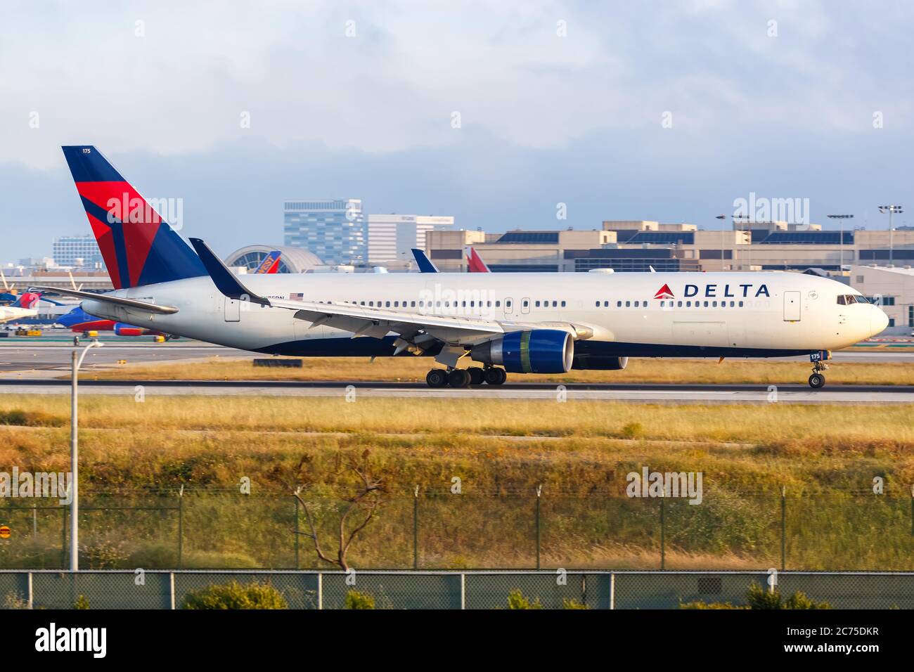 Los Angeles, Kalifornien - 14. April 2019: Delta Air Lines Boeing 767-300ER Flugzeug am Los Angeles International Airport (LAX) in Kalifornien. Boeing i Stockfoto