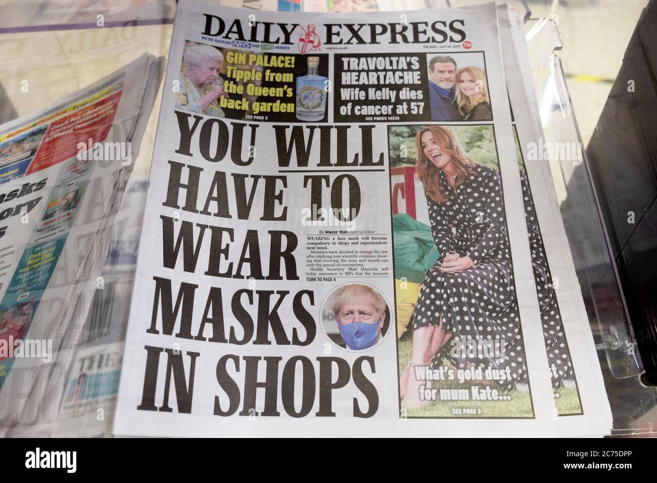 "SIE MÜSSEN MASKEN IN GESCHÄFTEN tragen" Maske erforderlicher Artikel in Daily Express Zeitung Überschrift Titelseite am 14. Juli 2020 in London England Großbritannien Stockfoto
