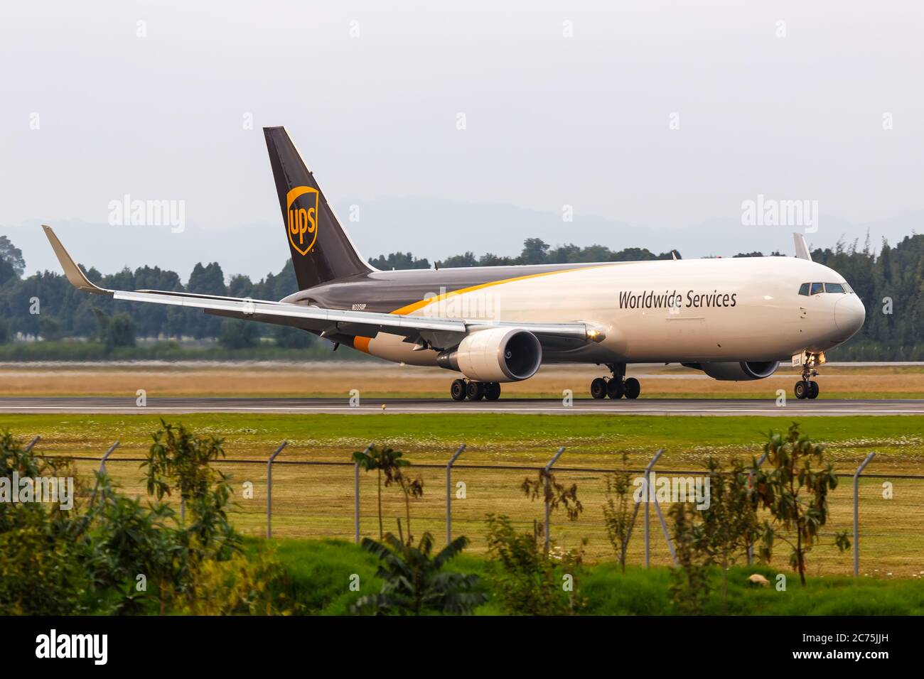 Bogota, Kolumbien - 30. Januar 2019: UPS United Parcel Service 767-300F Flugzeug am Bogota Flughafen (MOOR) in Kolumbien. Boeing ist ein amerikanisches Flugzeug m Stockfoto