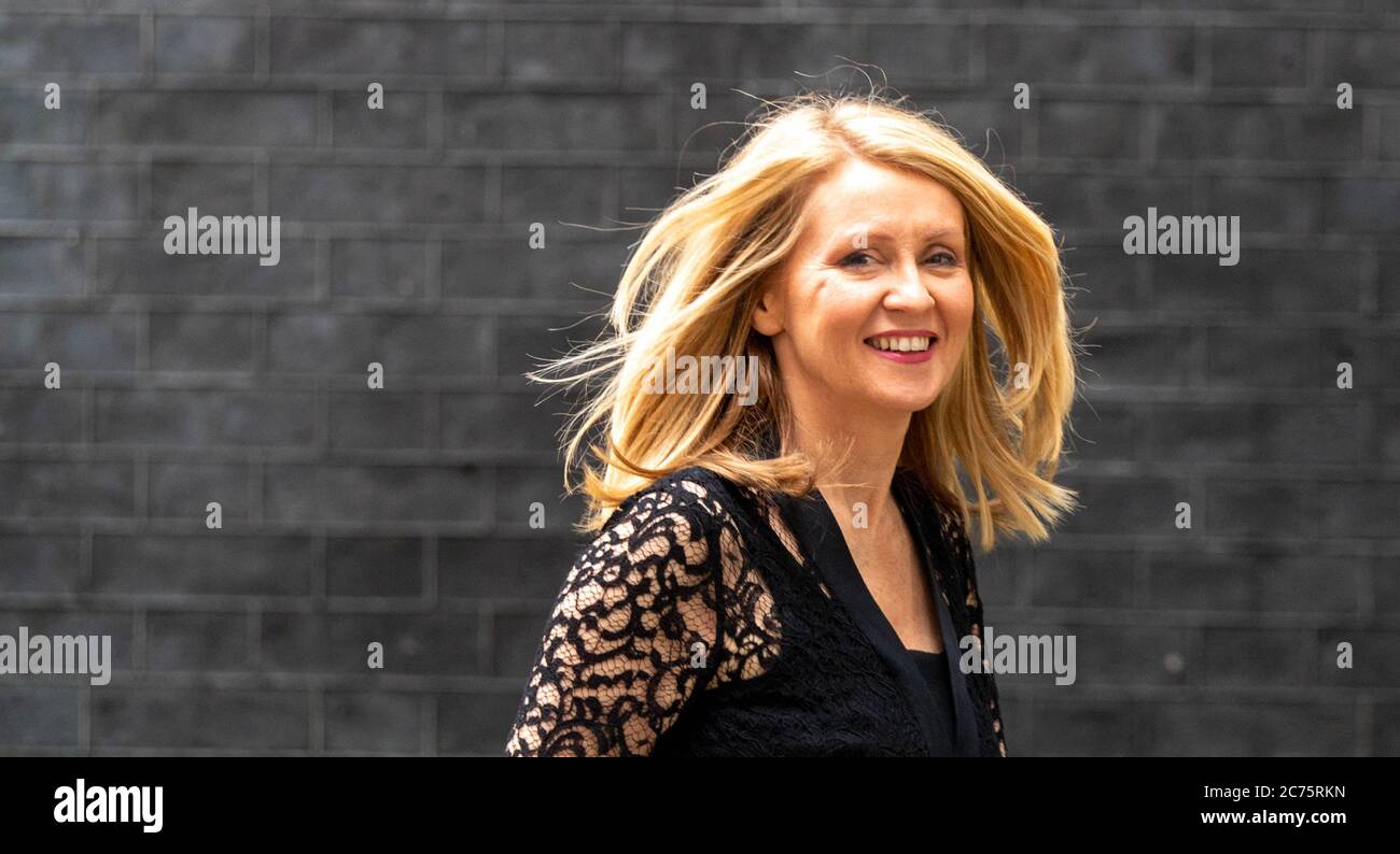 London, Großbritannien. Juli 2020. Esther McVey MP für Tatton der ehemalige Minister des Kabinetts und Gründer des mächtigen konservativen Caucus Blue Collar verlässt ein Treffen in der Downing Street 10 London. Auf die Frage, warum sie bei 10 Downing Street war sie lehnte es ab, Kredit zu beantworten: Ian Davidson/Alamy Live News Stockfoto