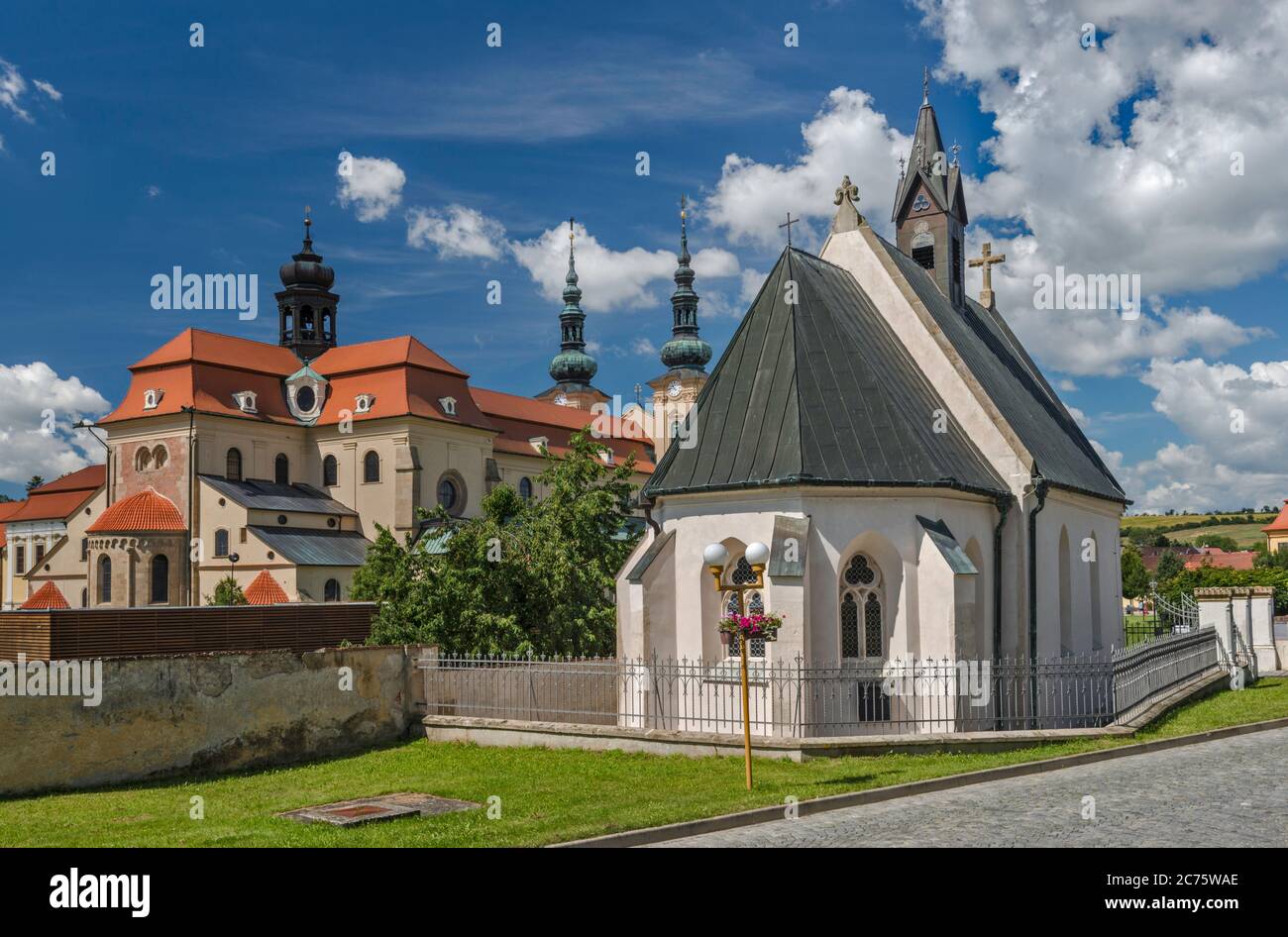 Cyrilka Kapelle, 13. Jahrhundert, Basilika in der Ferne, in Velehrad, Mähren, Zlin Region, Tschechische Republik Stockfoto