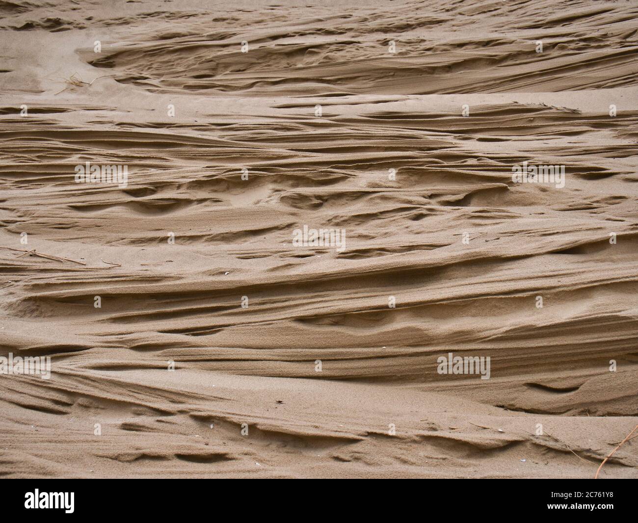 Natürliche Muster in windgeblasenem Sand in Sanddünen in Formby, Liverpool, UK Stockfoto