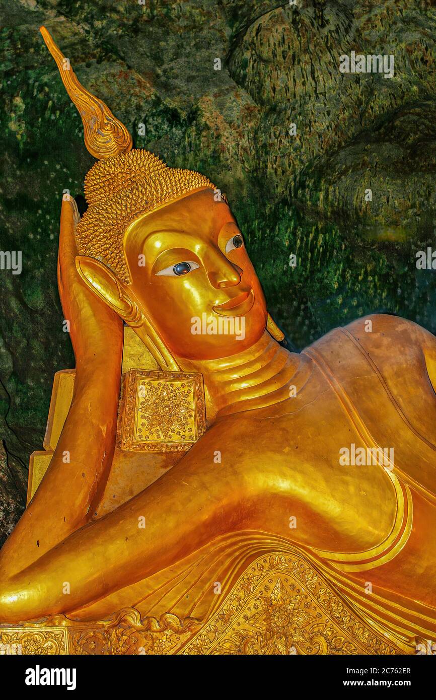 BUDDHA, Suwan Kuha Tempel - CA. 2006. Monkey Temple Phang Nga - der Suwan Kuha Tempel oder Wat Tam (Höhlentempel) Stockfoto
