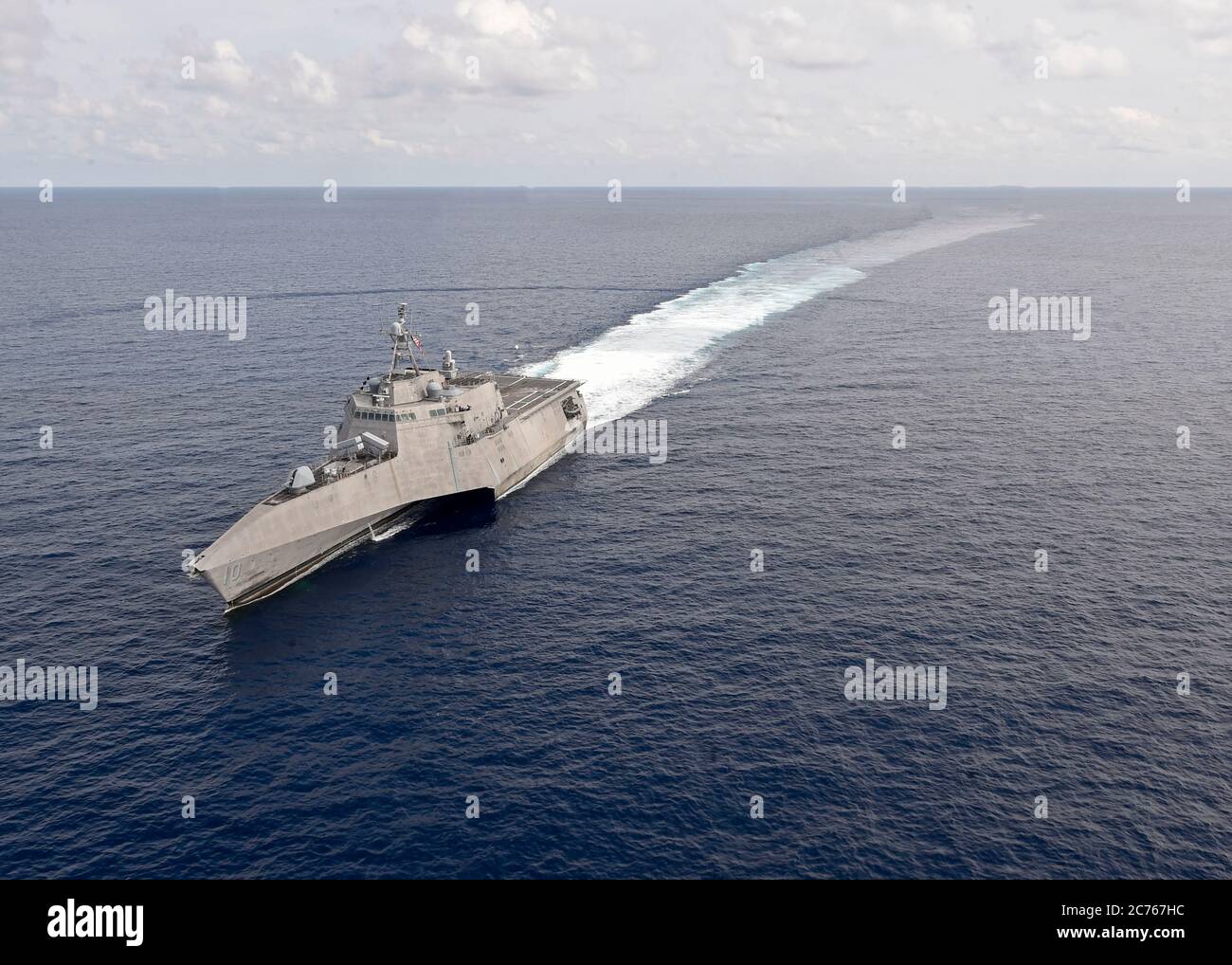 Das US Navy Independence-Variant Littoral Combat Schiff USS Gabrielle Giffords unterwegs während einer Routine-Präsenz Patrouille in internationalen Gewässern 19. Mai 2020 im Südchinesischen Meer. Stockfoto