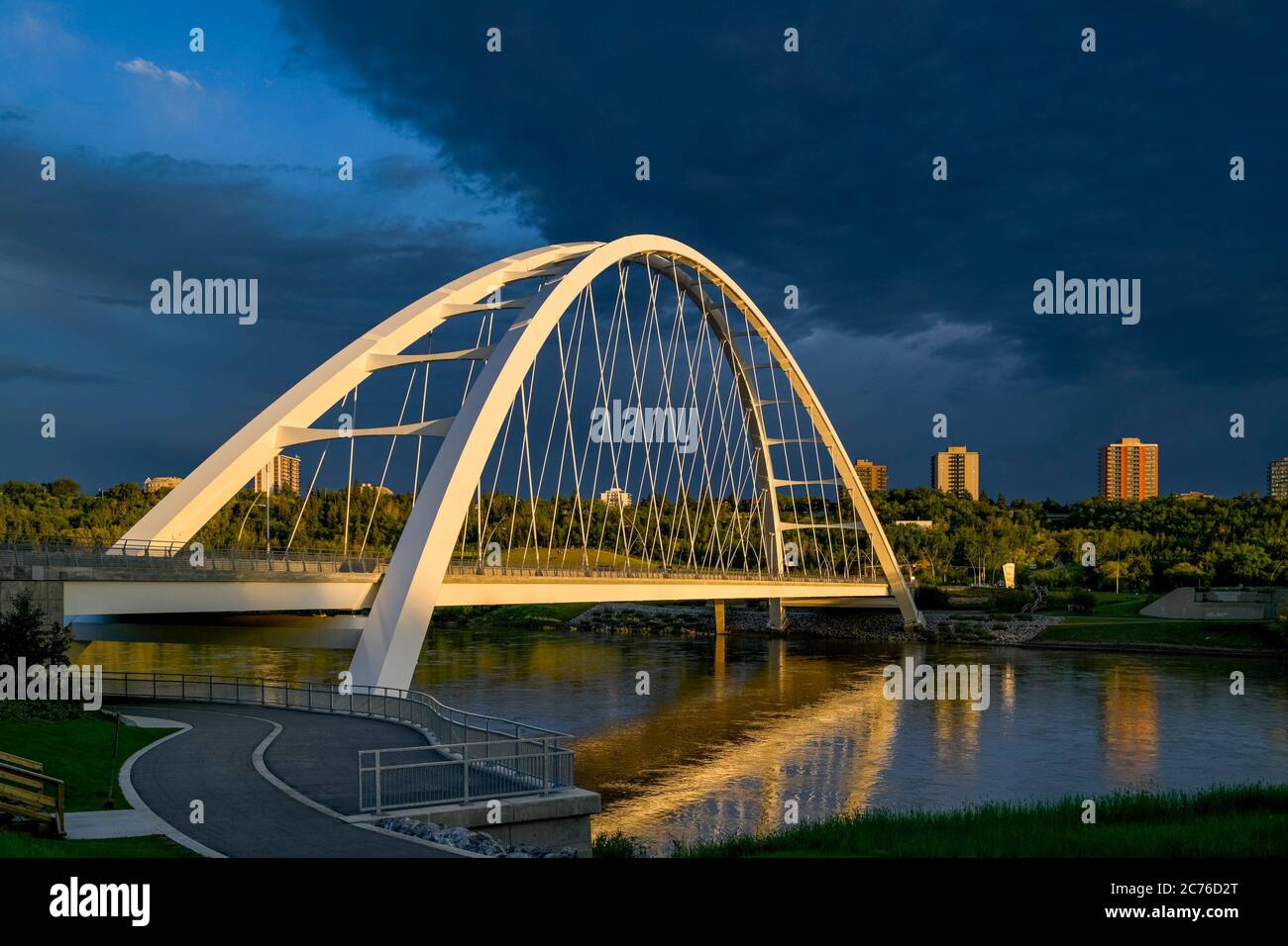 Walterdale Bridge, North Saskatchewan River, Edmonton, Alberta, Kanada Stockfoto
