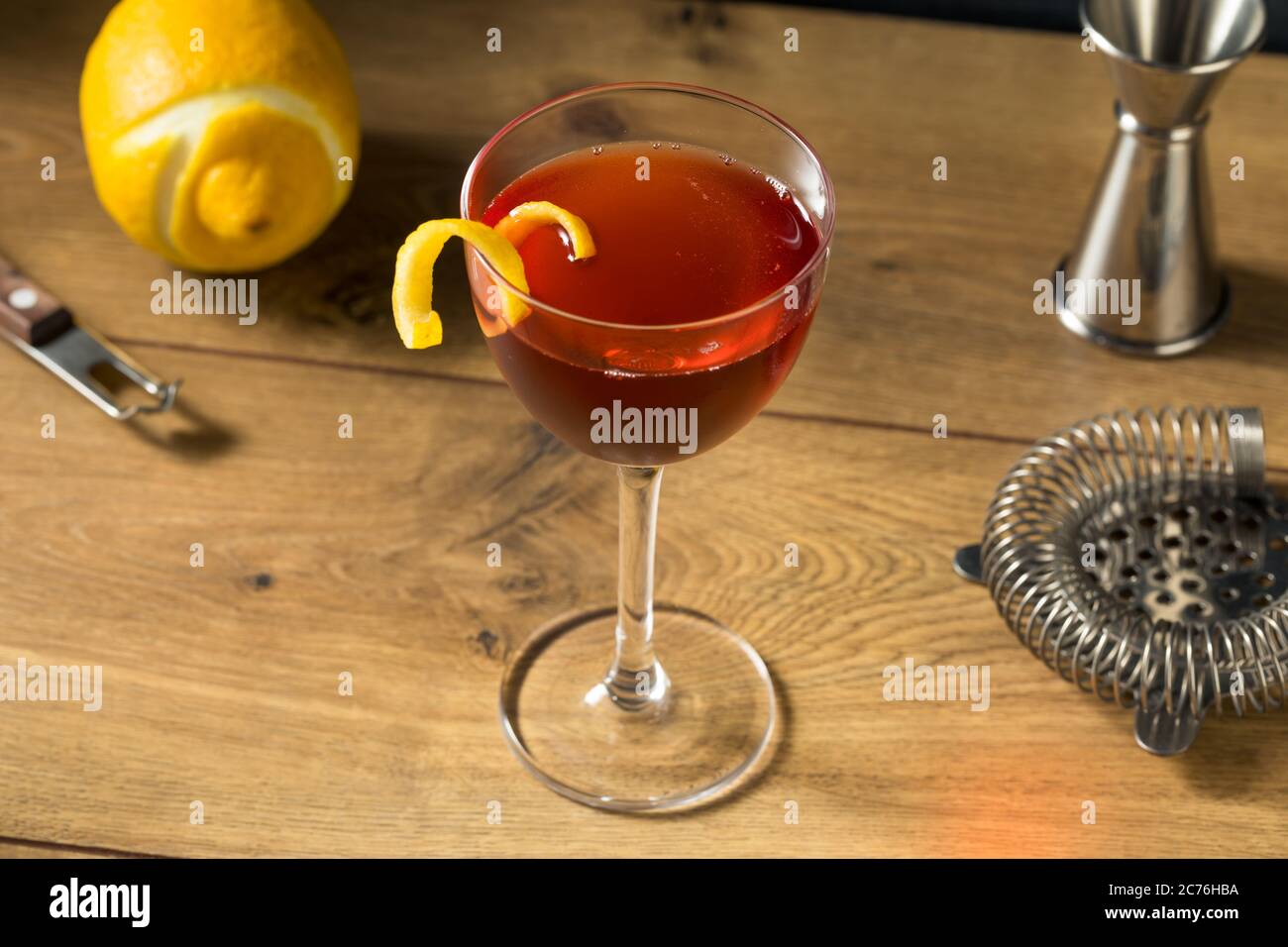 Hausgemachter klassischer Old Pal Cocktail mit Whiskey und Wermut Stockfoto