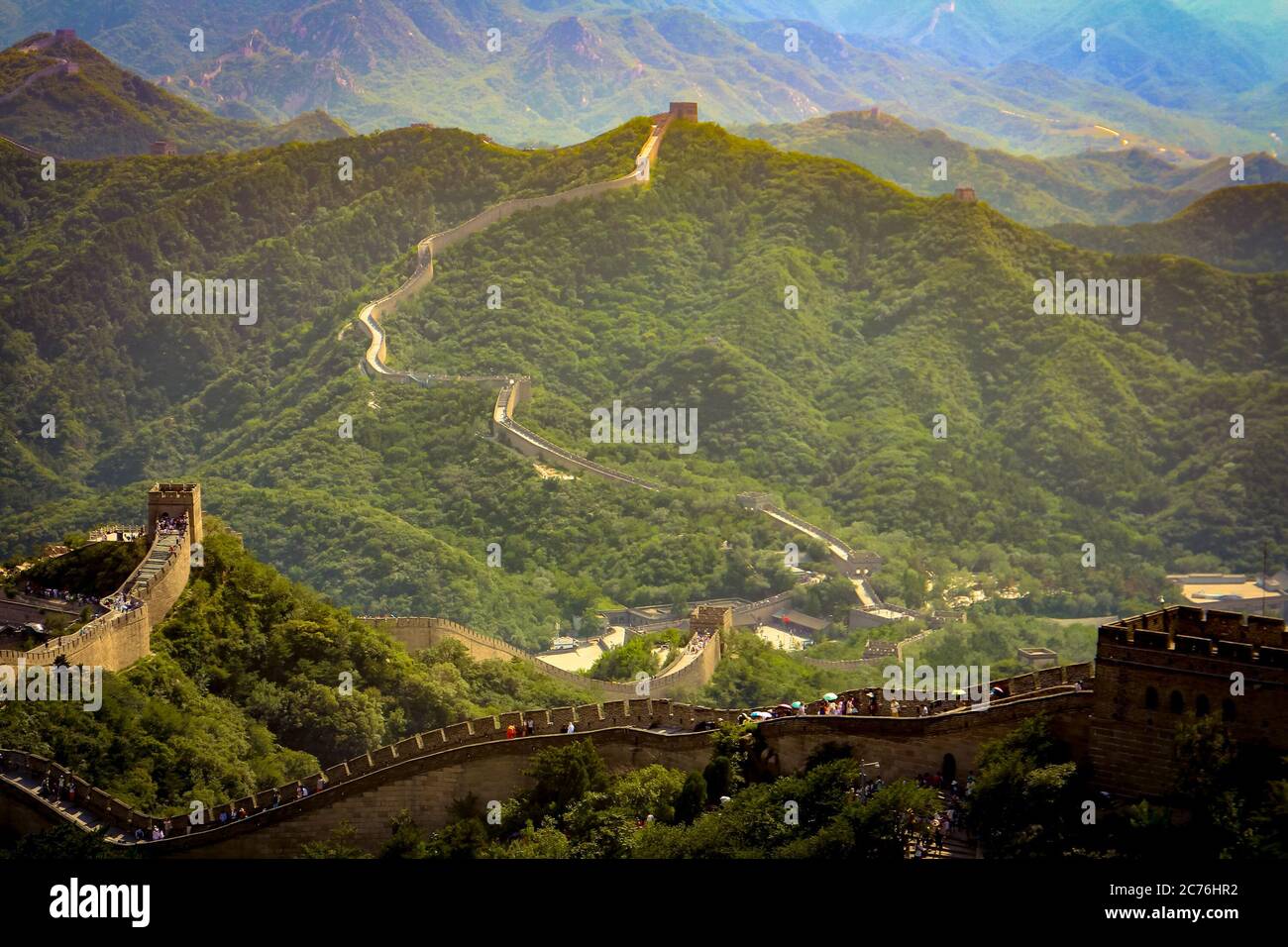 Die Chinesische Mauer in Badaling, Bezirk Yanqing, Gemeinde Peking, China, ist ein Wahrzeichen der Welt und eines der sieben Weltwunder. Stockfoto