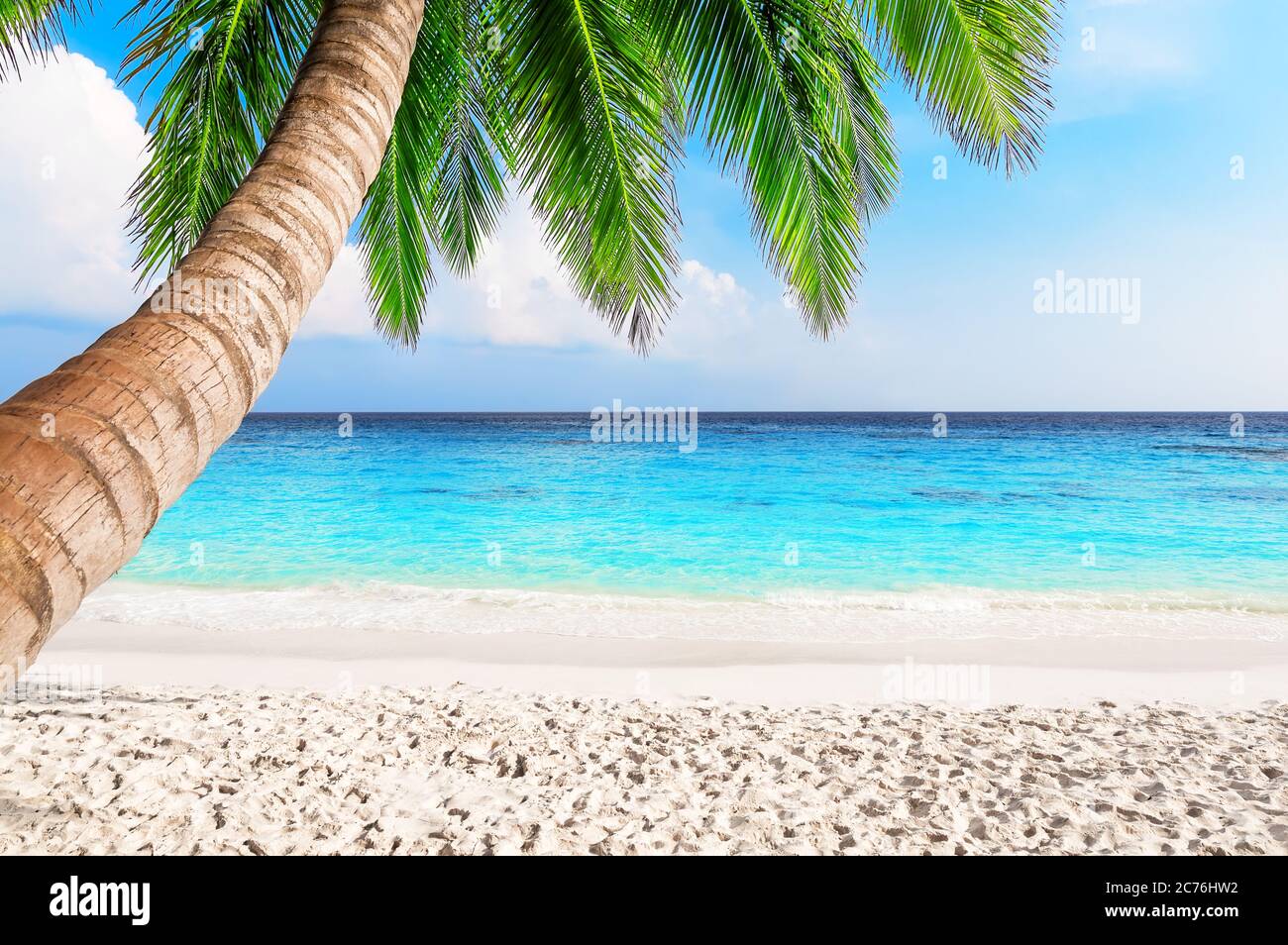 Schöner Strand und blauer Himmel auf Similan Inseln, Thailand. Urlaub Urlaub Urlaub Hintergrund Wallpaper. Blick auf schöne tropische Strand.Reisen Sommer Urlaub b Stockfoto