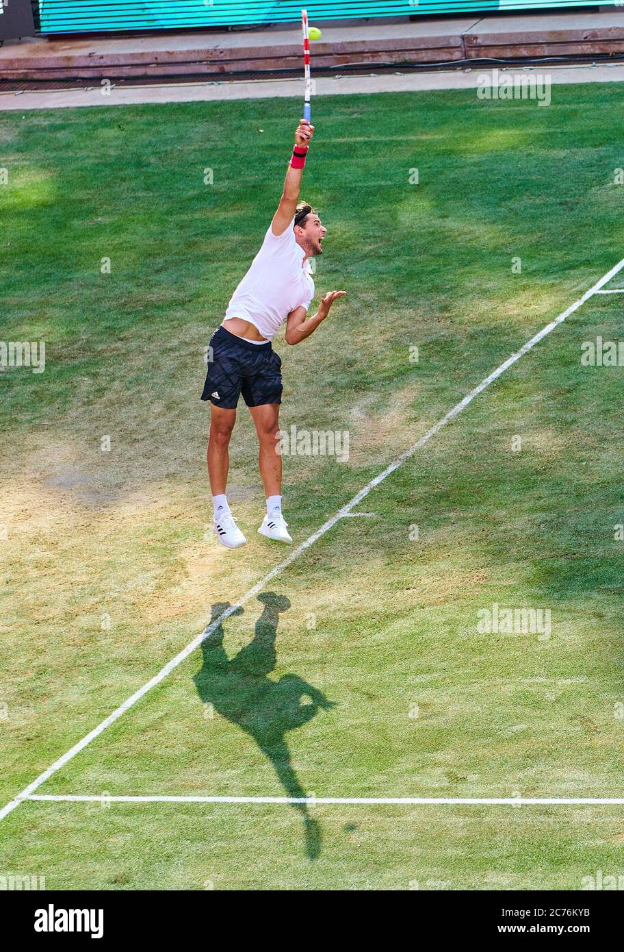 Dominic THIEM (AUT) gewann sein Spiel gegen Jannik SINNER (ITA) beim Tennisturnier bett1 ASSE auf Gras in Berlin, 14. Juli 2020. © Peter Schatz / Alamy Live News Stockfoto