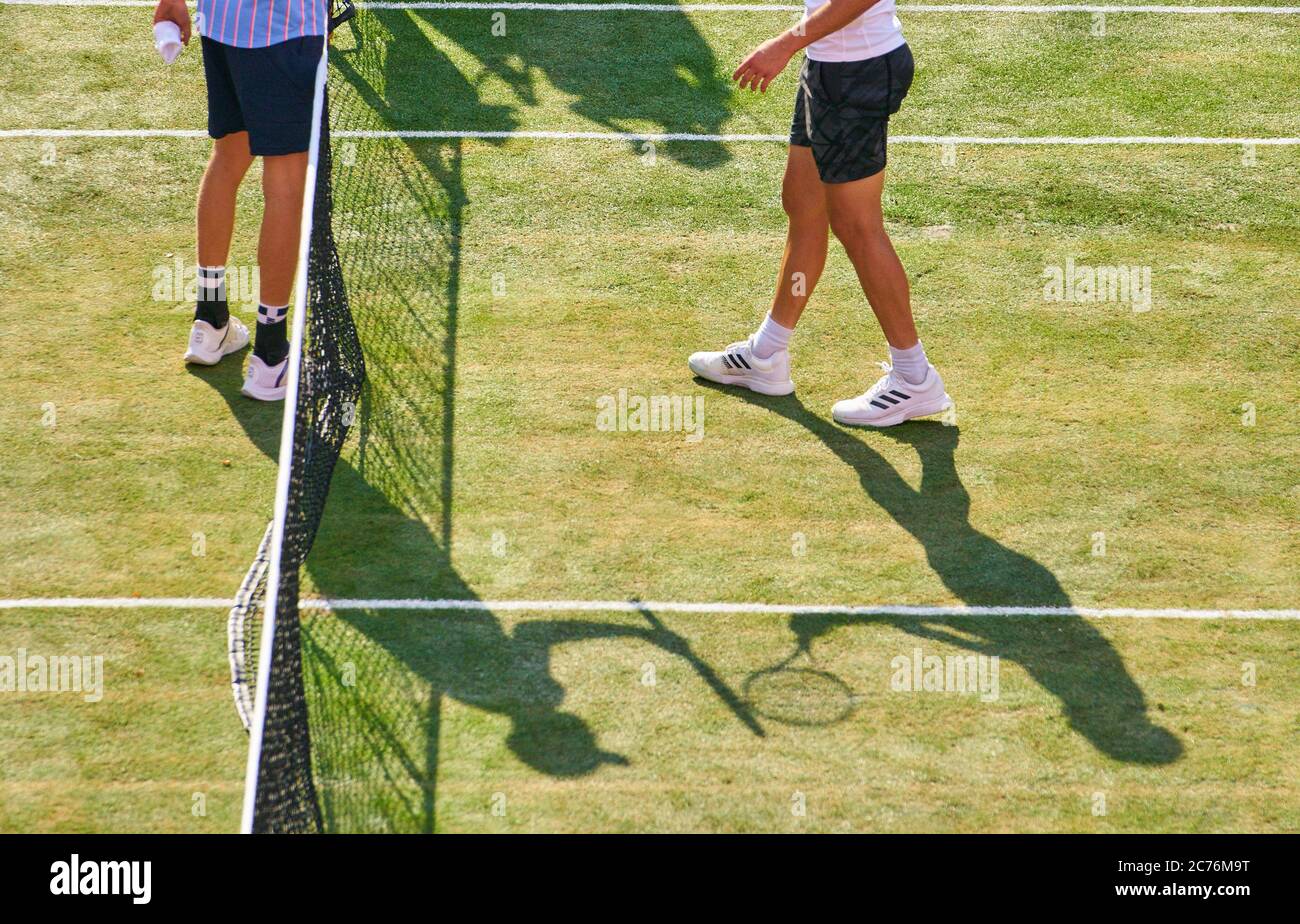 Dominic THIEM (AUT) gewann sein Spiel gegen Jannik SINNER (ITA) beim Tennisturnier bett1 ASSE auf Gras in Berlin, 14. Juli 2020. © Peter Schatz / Alamy Live News Stockfoto