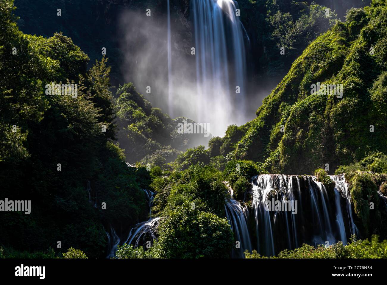 Der Marmore Wasserfall mit seinen 165 Höhenmetern ist einer der höchsten in Europa Stockfoto