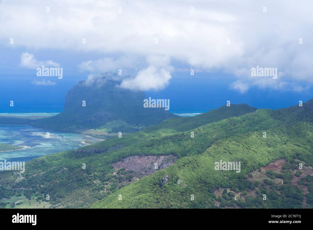 Luftaufnahme der Halbinsel Le Morne Brabant. Mauritius-Landschaft Stockfoto