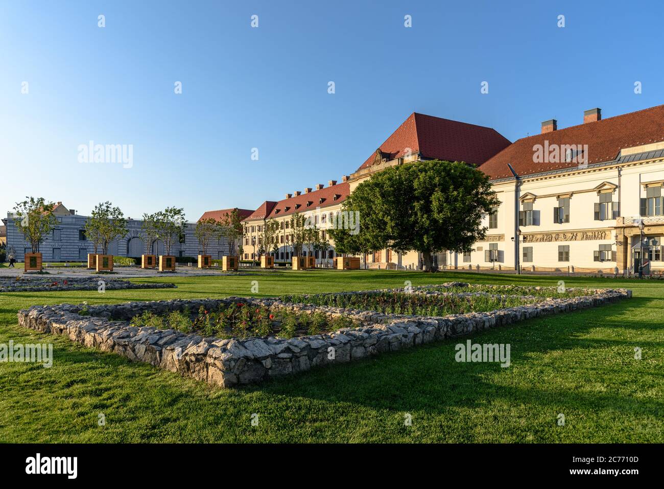 Das Karmelitenkloster im Budaer Burgviertel, in dem heute das Amt des Premierministers untergebracht ist Stockfoto