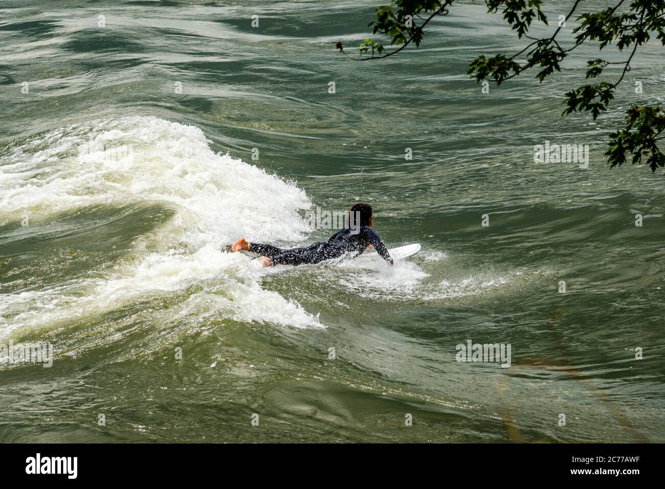 Surfen im St. Lawrence River in Montréal - Québec, Kanada Stockfoto