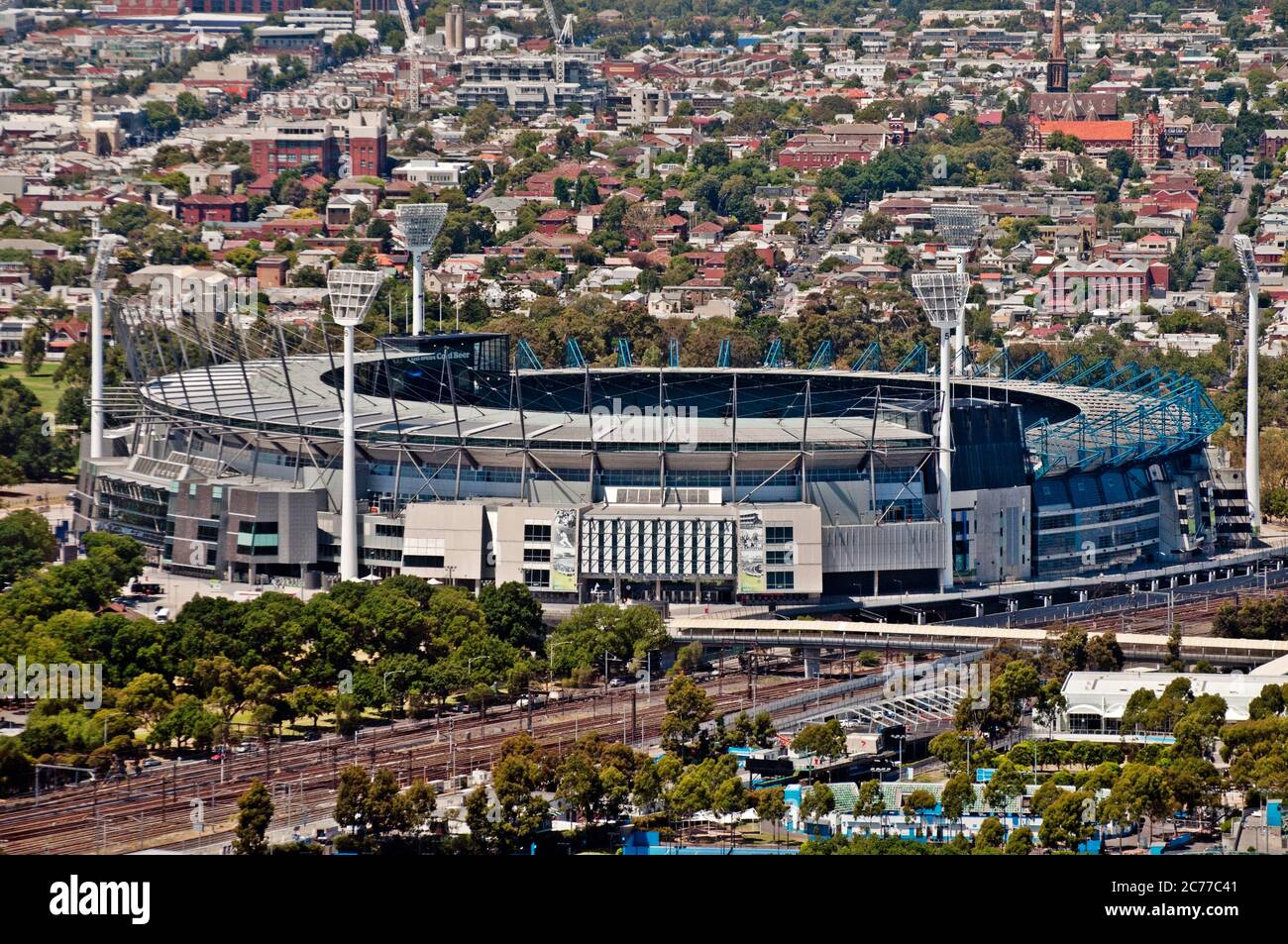 Luftaufnahme des Melbourne Cricket Ground (MCG), Austragungsort vieler Australian Rules Fußballspiele, einschließlich des jährlichen Grand Finals. Stockfoto Luftaufnahme des Melbourne Cricket Ground (MCG), Austragungsort vieler Australian Rules Fußballspiele, einschließlich des jährlichen Grand Finals. Stockfoto