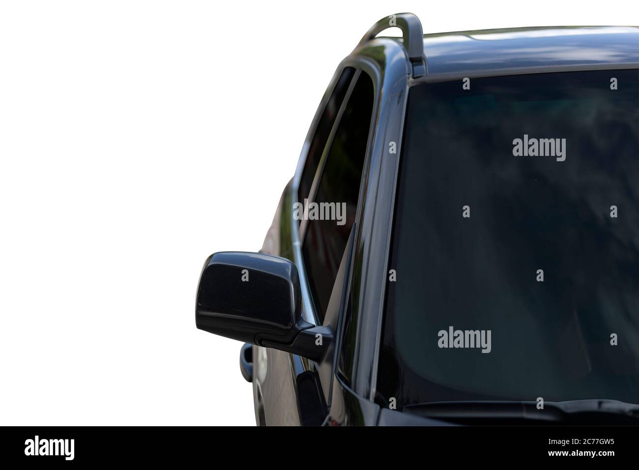 Front von Black Color Auto mit Windschutz und hinten Seitenflügel Spiegel  isolieren auf weißem Background. Mit Clippfad speichern Stockfotografie -  Alamy