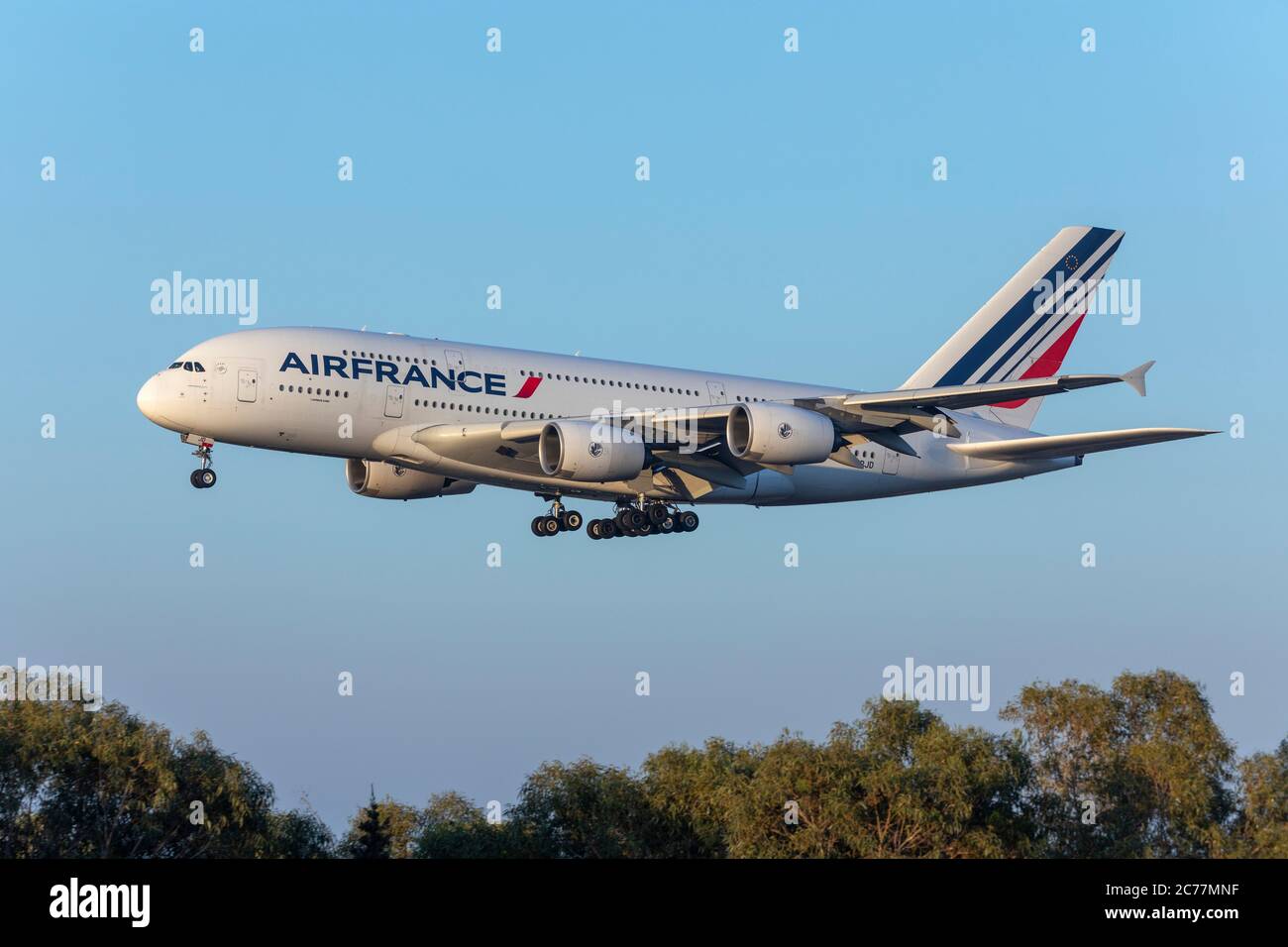Air France Airbus A380-861 (F-HPJD) bei Ankunft in Malta. Stockfoto