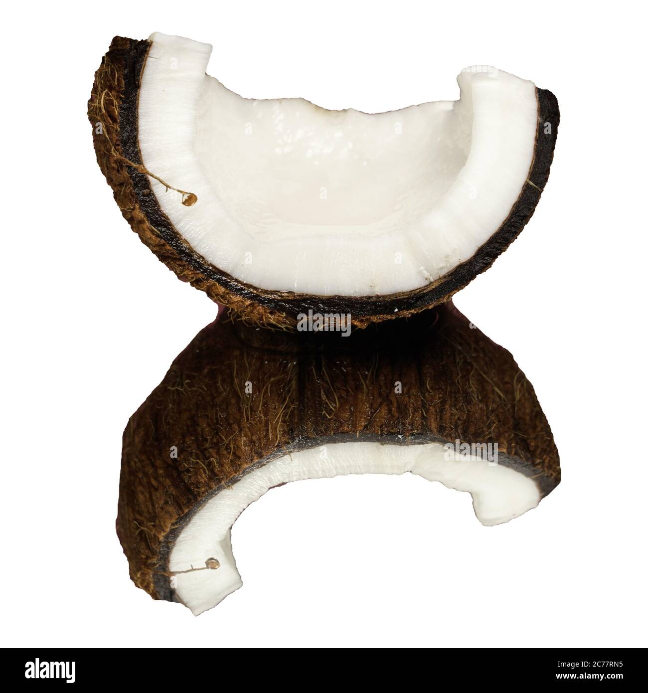 Kokosnuss halb, Spiegelreflexion, auf weiß isolieren. Obst Stockfoto