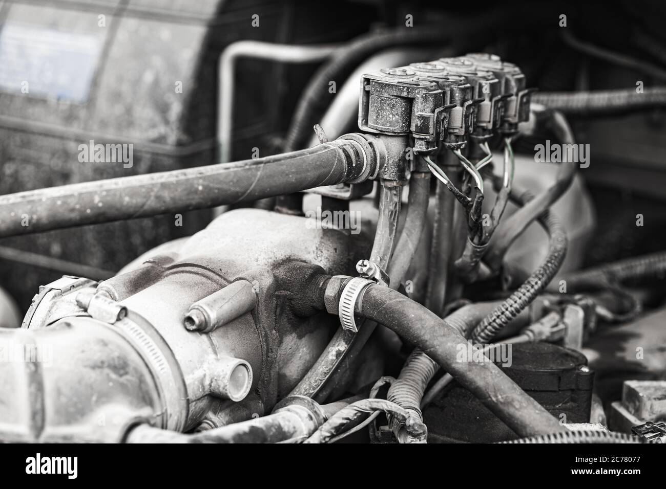 Gas-Kraftstoff-System, Motor Teile eines SUV Hybrid-Auto, Gas Düsen Nahaufnahme Foto mit selektiven weichen Fokus Stockfoto
