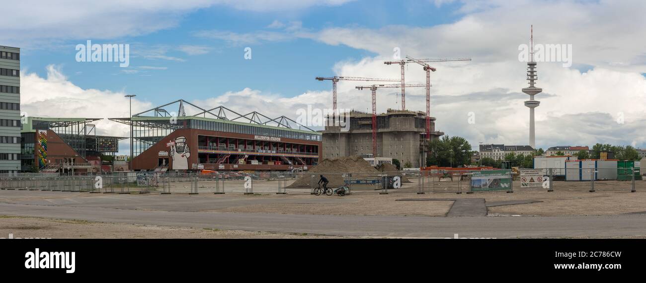 Das Millerntor Stadion und der Feldstraßenbunker, St. Pauli, Hamburg, Deutschland Stockfoto