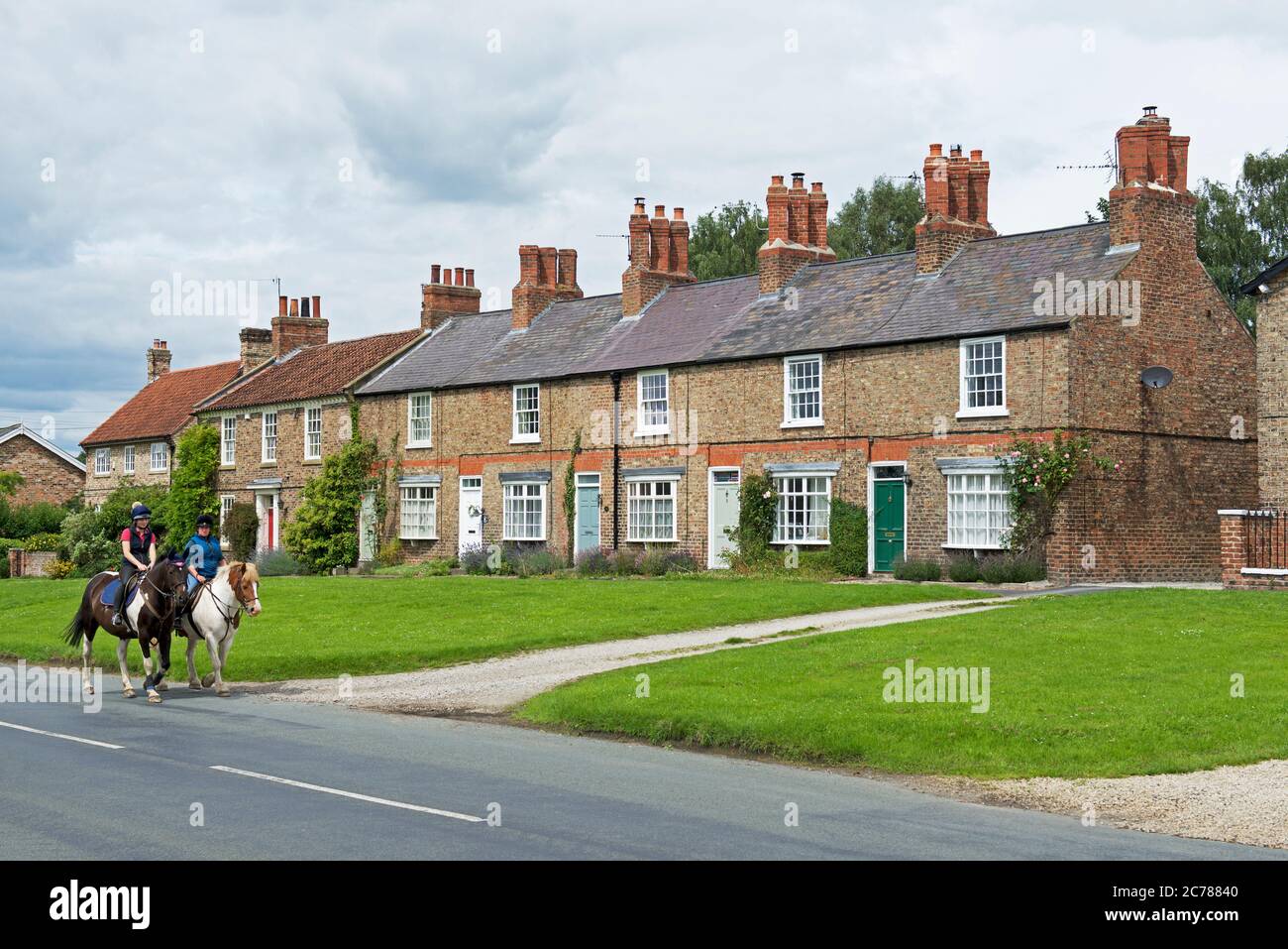 Reiter im Dorf Sutton on the Forest, Hambleton, North Yorkshire, England Stockfoto