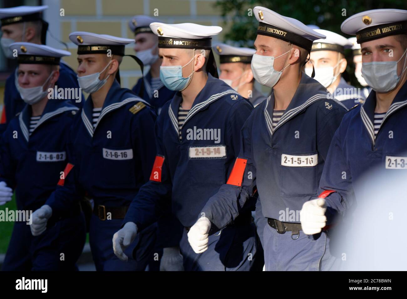 St. Petersburg, Russland - 14. Juli 2020: Generalprobe der Militärparade, die dem Tag der russischen Marine auf dem Senatsplatz gewidmet ist. Die Parade ist das wichtigste Ereignis der Feier, die jährlich am letzten Sonntag im Juli stattfindet Stockfoto