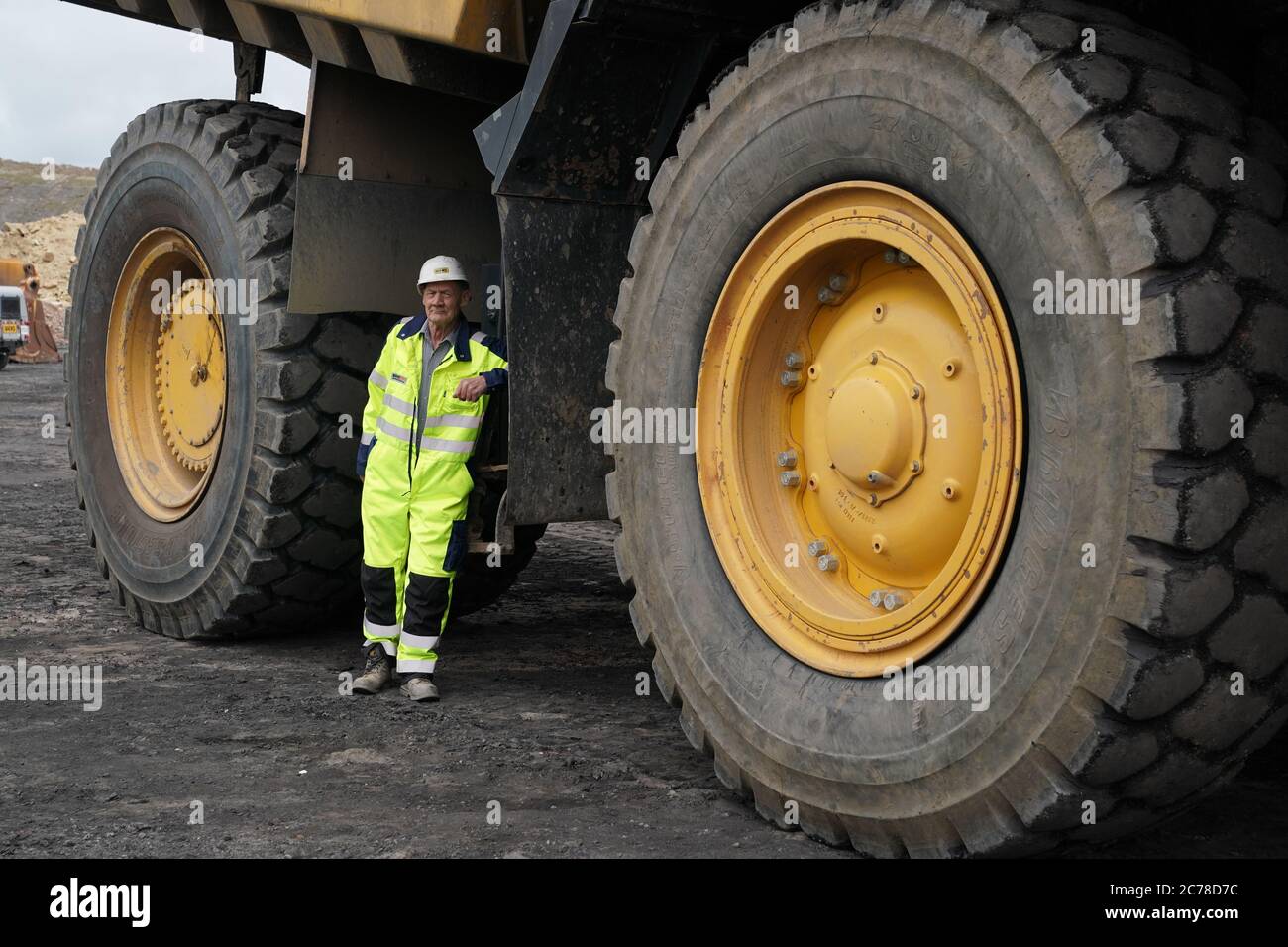 Alistair Renton, 67, der seit 1982 bei der Surface Mine Brenkley Lane arbeitet, nimmt an einem Treffen in der Mine Newcastle Teil, bei dem die Bergleute wegen ihrer Entlassung in Kenntnis gesetzt wurden. Der Minenbesitzer Banks Mining sagt, dass die Entlassungen auf fehlende Regierungsentscheidungen über ein neues Bergbaugebiet in der Nähe von Druridge Bay in Northumberland zurückzuführen sind. Stockfoto