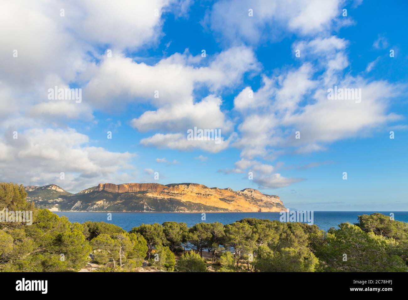 Blick vom Calanques Nationalpark auf Cape Canaille, Cassis, Provence, Frankreich, Europa Stockfoto