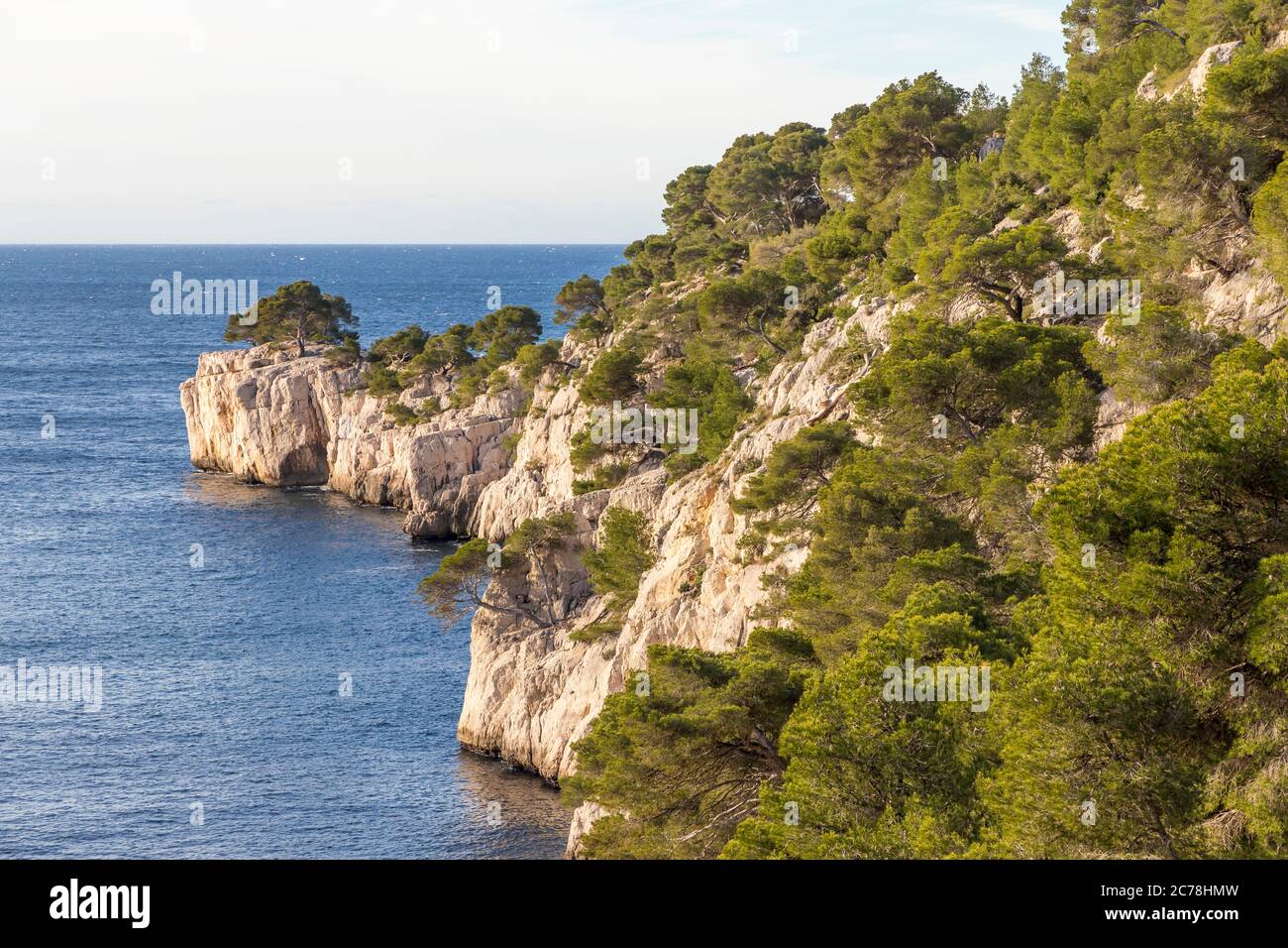 Felsküste im Nationalpark Calanques, Cassis, Provence, Frankreich, Europa Stockfoto